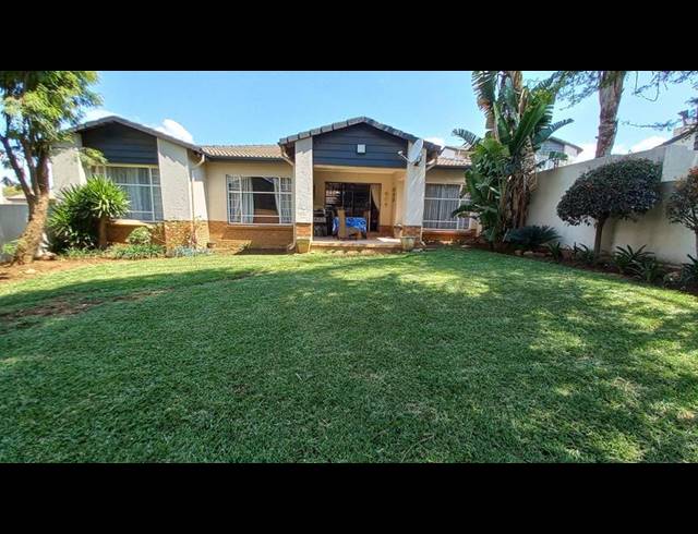 3 BEDROOM TOWNHOUSE FOR SALE IN MORELETAPARK